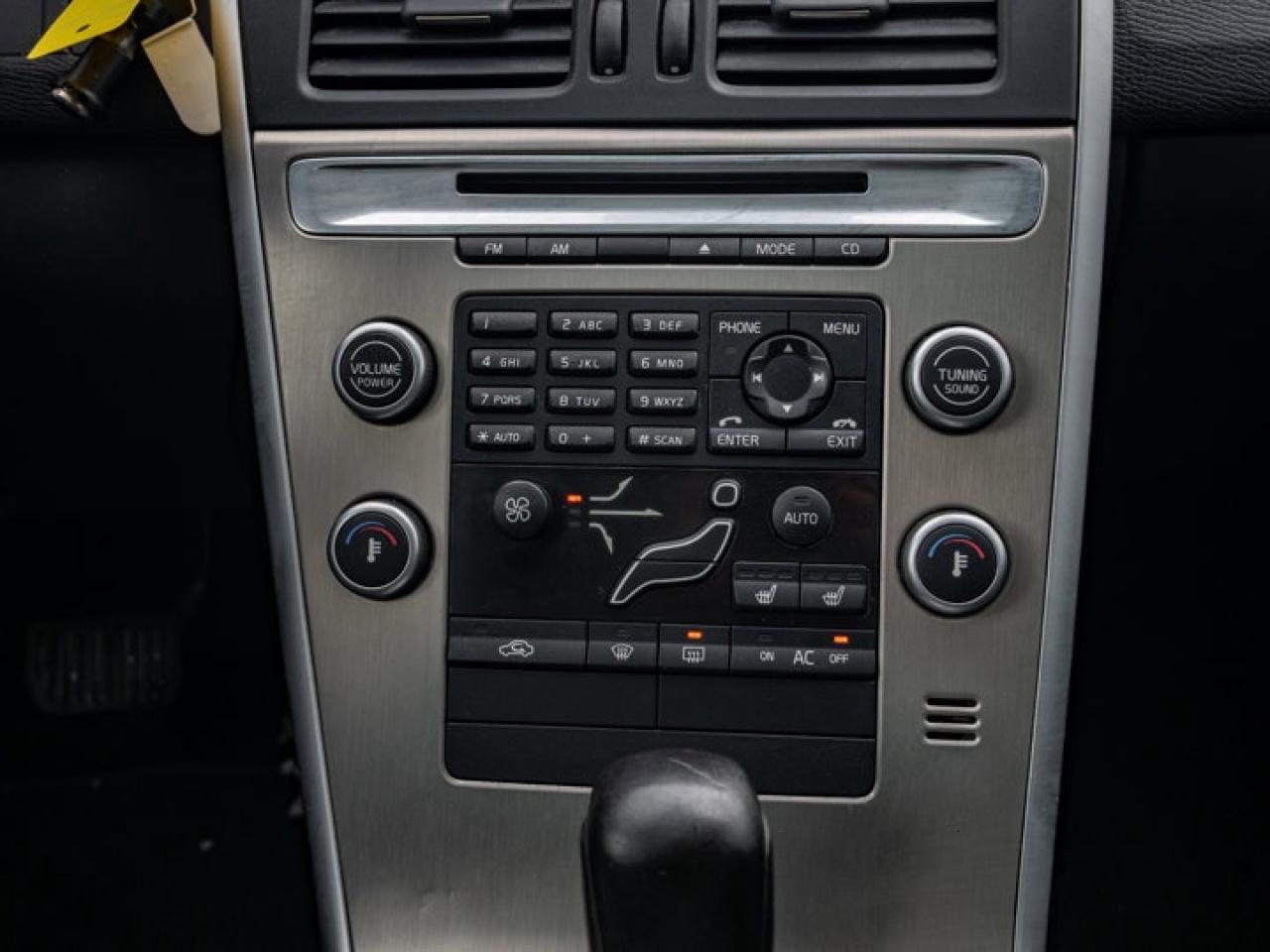 2010 Volvo XC60  Photo