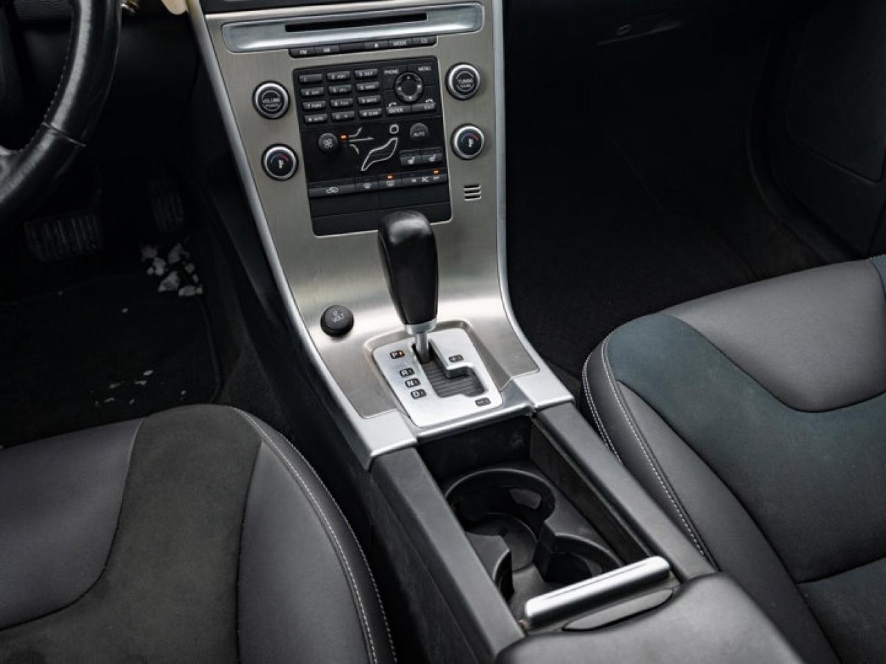 2010 Volvo XC60  Photo