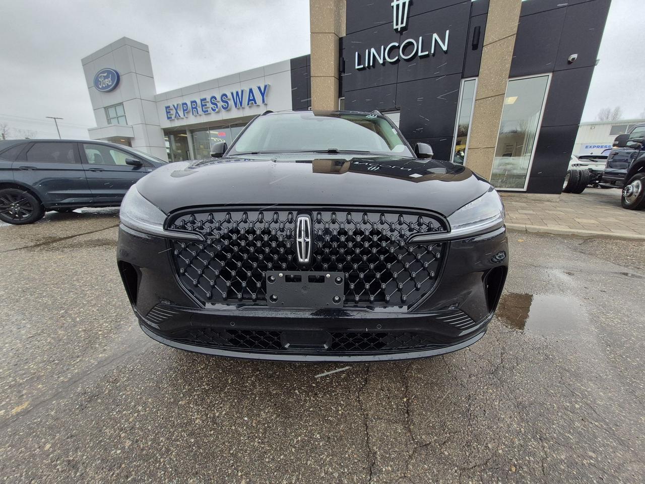 2026 Lincoln Aviator RESERVE AWD, JET BLACK APPEARANCE, PANORAMIC ROOF Photo4