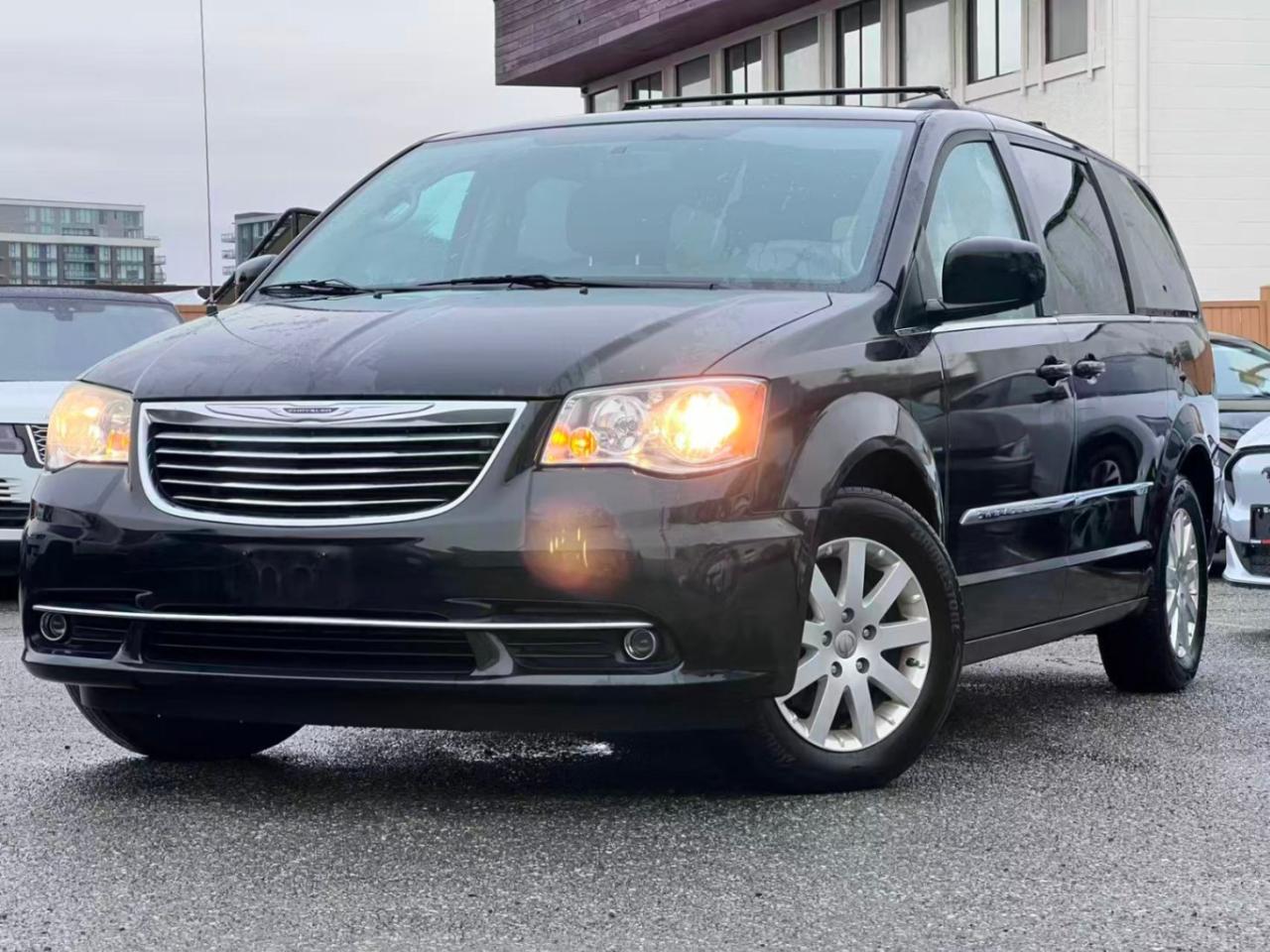 Used 2013 Chrysler Town & Country Touring/ CLEAN TITLE/ POWER SLIDING DOOR/ RES/ BC LOCAL for sale in Richmond, BC