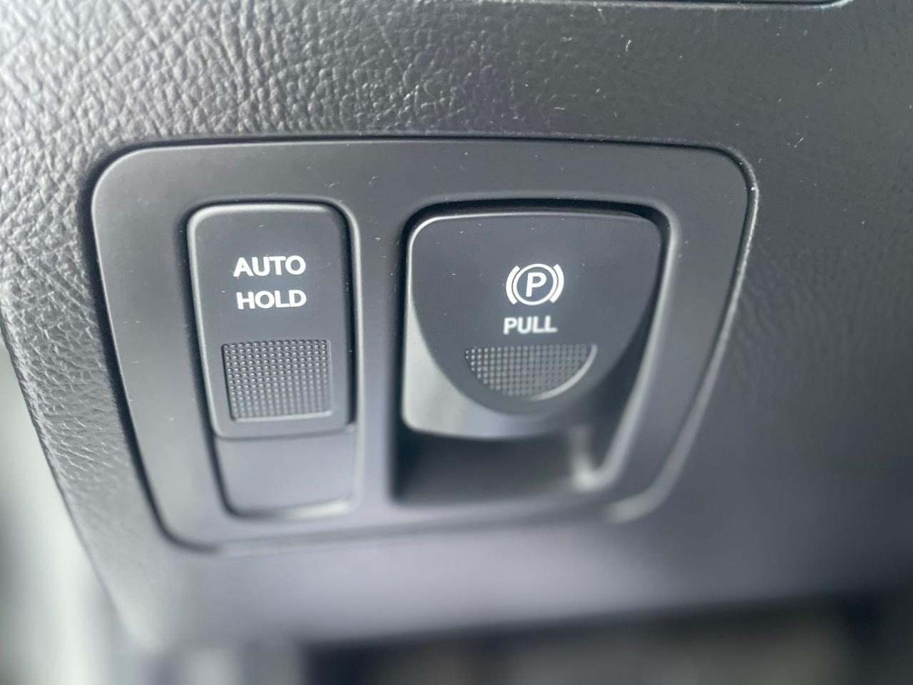 2012 Hyundai Genesis w/Technology Pkg NAVIGATION LEATHER SAFETY CERTIFY - Photo #18