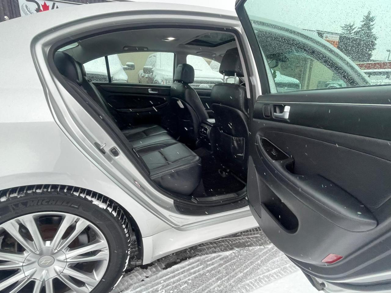 2012 Hyundai Genesis w/Technology Pkg NAVIGATION LEATHER SAFETY CERTIFY - Photo #30