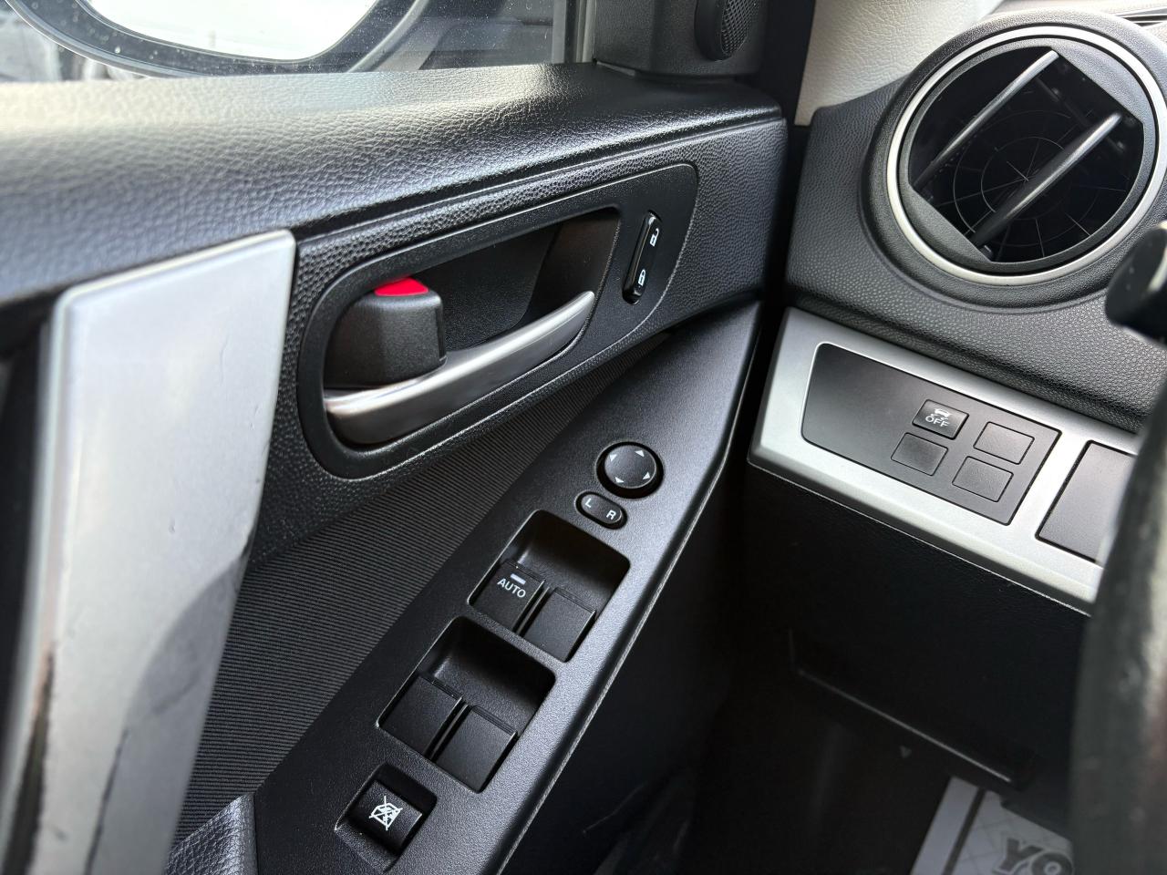 2012 Mazda MAZDA3 GS-SKY - Photo #17