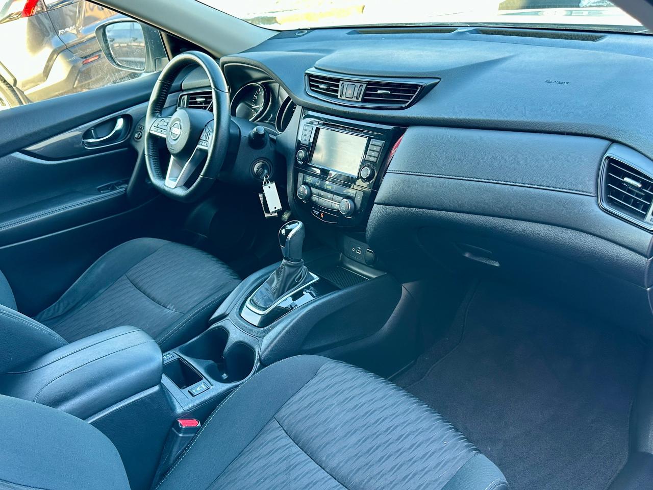 2019 Nissan Rogue S \ CLEAN CARFAX | AWD | LOW KMS | HEATED SEATS | Photo
