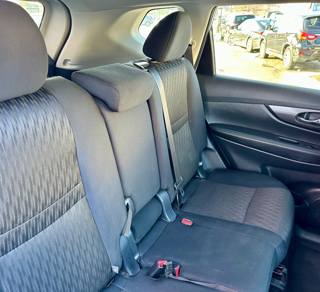 2019 Nissan Rogue S \ CLEAN CARFAX | AWD | LOW KMS | HEATED SEATS | Photo