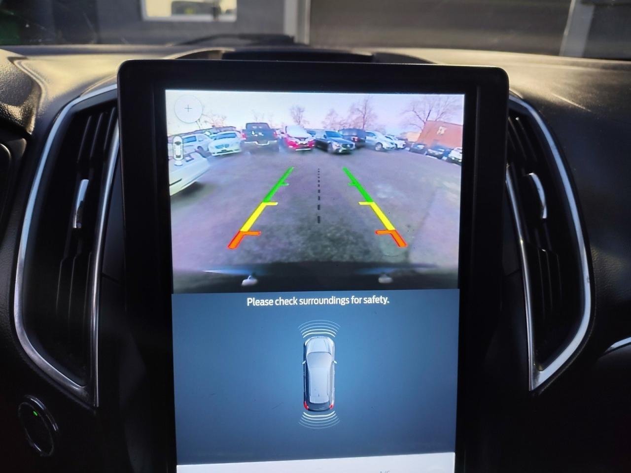 2022 Ford Edge Titanium Photo