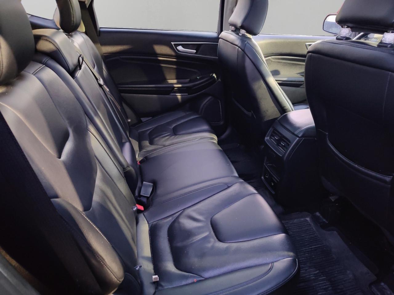 2022 Ford Edge Titanium Photo