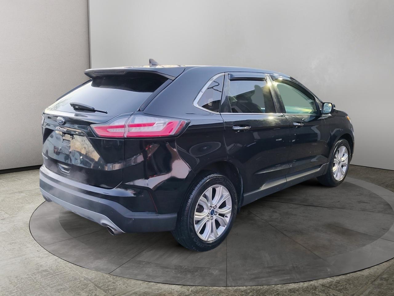 2022 Ford Edge Titanium Photo