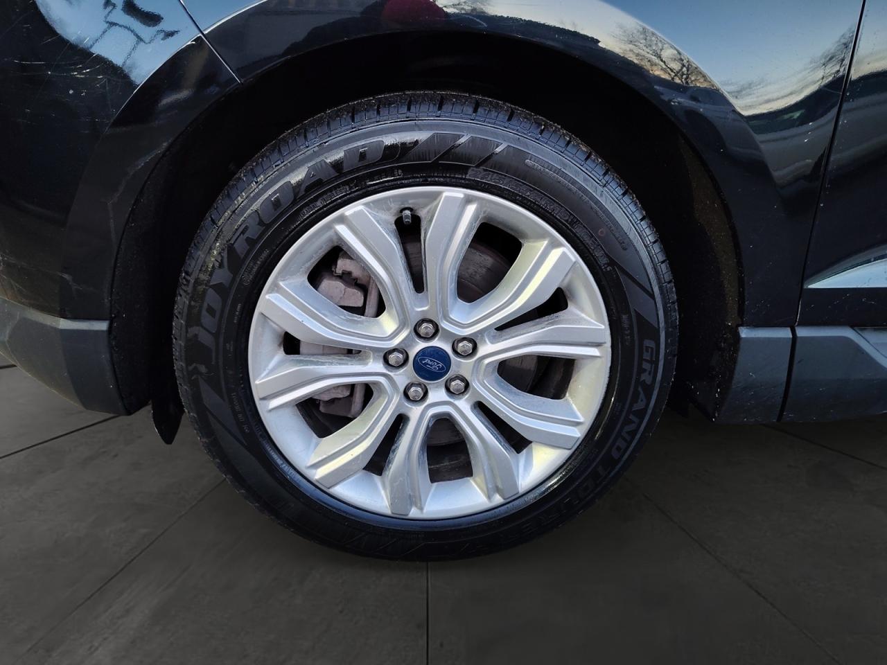 2022 Ford Edge Titanium Photo