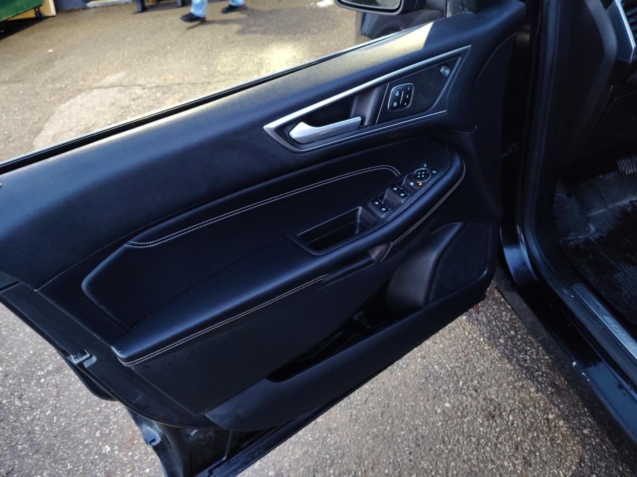 2022 Ford Edge Titanium Photo