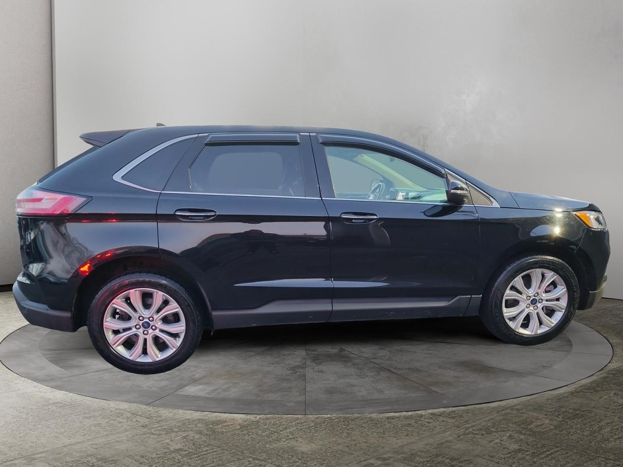 2022 Ford Edge Titanium Photo