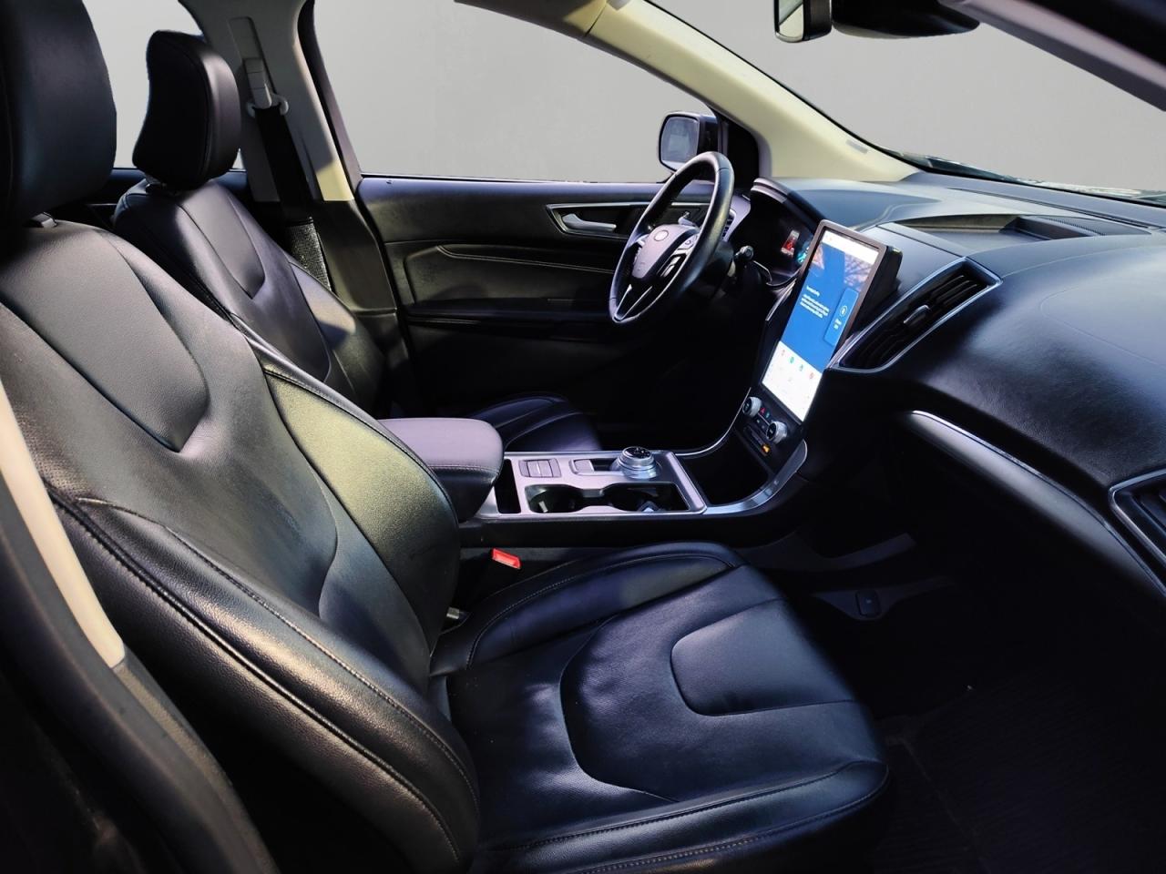 2022 Ford Edge Titanium Photo