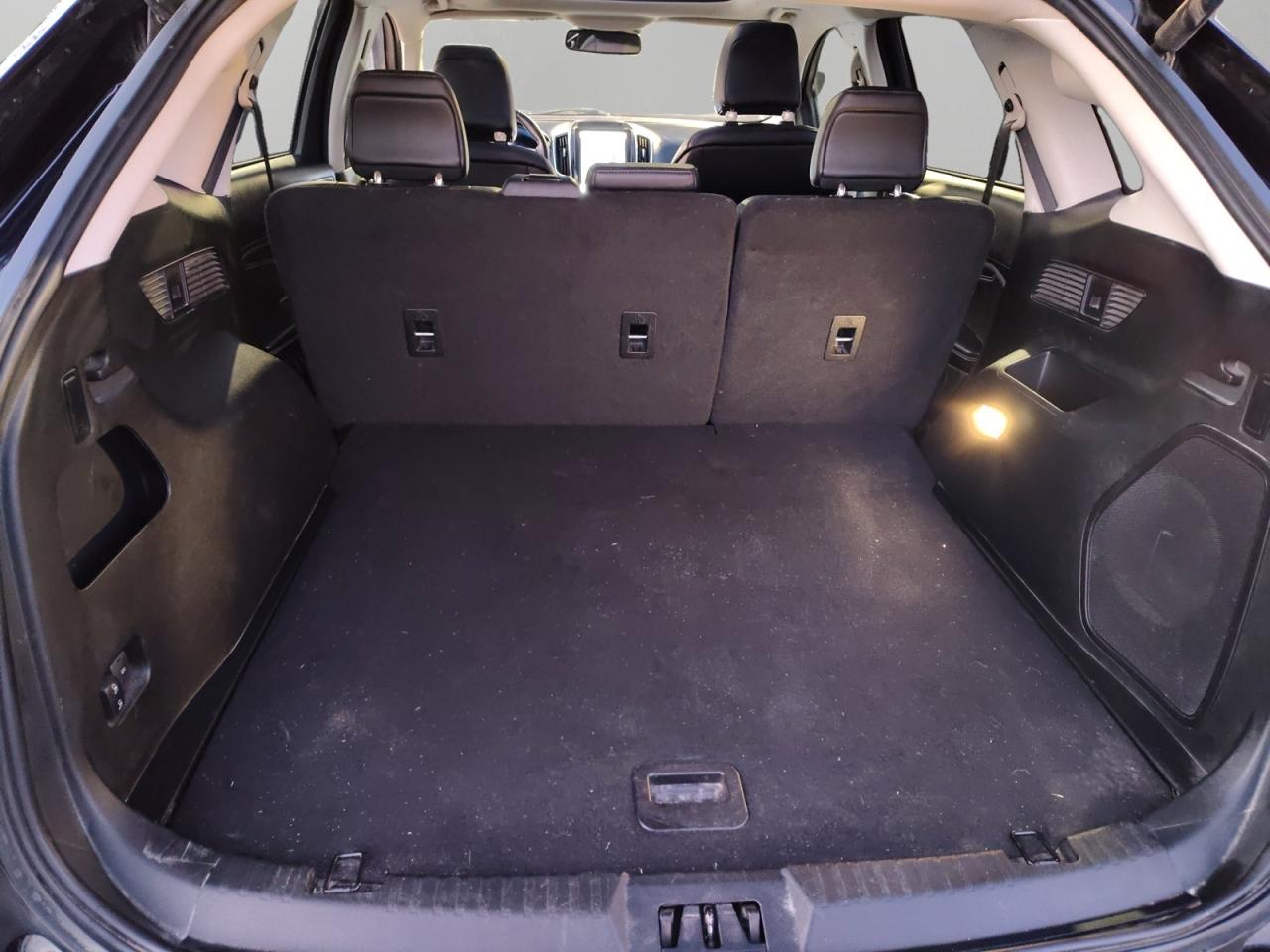 2022 Ford Edge Titanium Photo