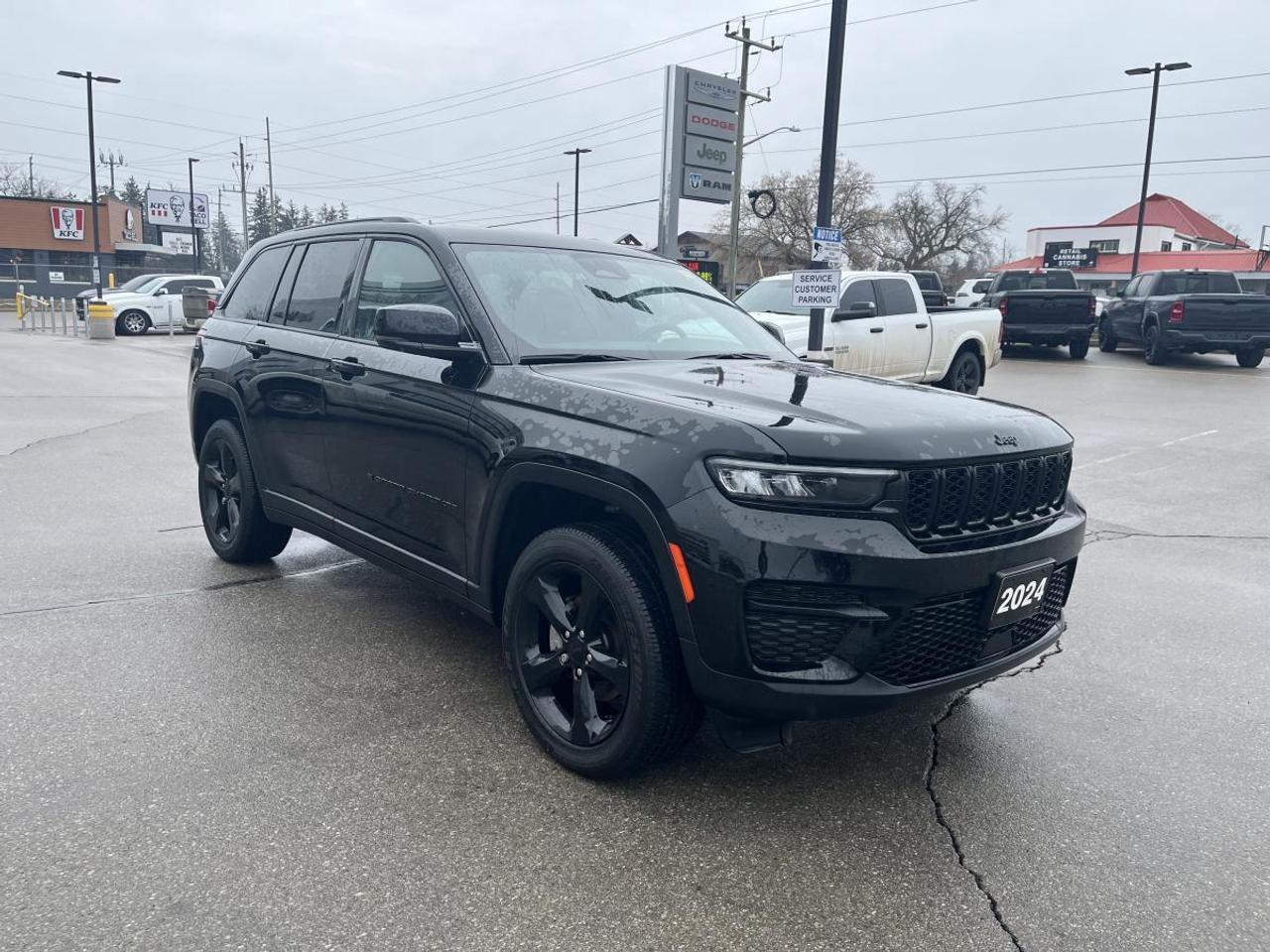 2024 Jeep Grand Cherokee Altitude 4x4 @ 3.99% for 60 mo Photo