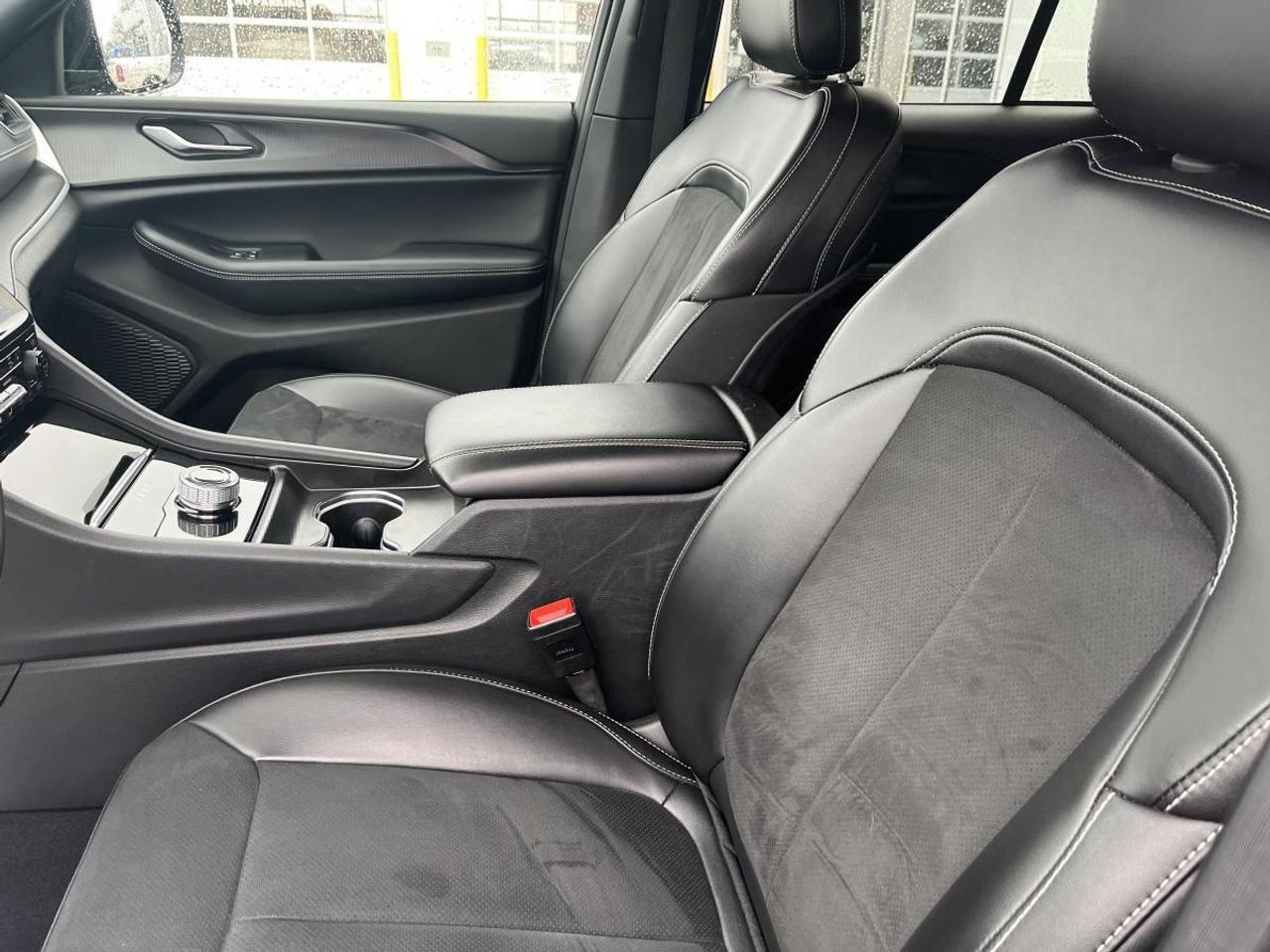 2024 Jeep Grand Cherokee Altitude 4x4 @ 3.99% for 60 mo Photo