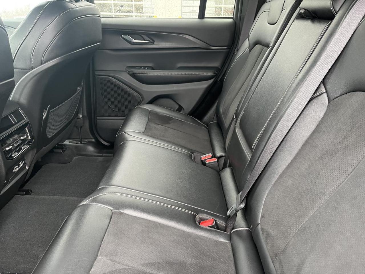 2024 Jeep Grand Cherokee Altitude 4x4 @ 3.99% for 60 mo Photo