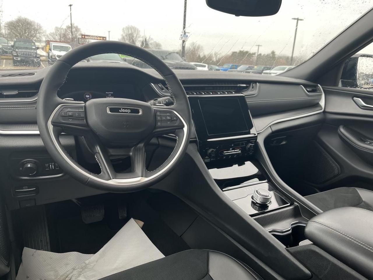 2024 Jeep Grand Cherokee Altitude 4x4 @ 3.99% for 60 mo Photo