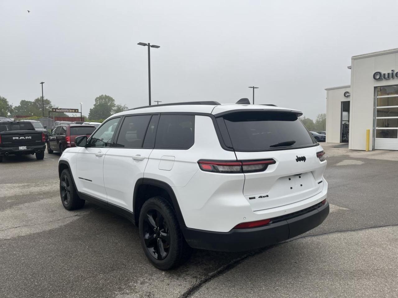 2023 Jeep Grand Cherokee L Limited 4x4 Photo3