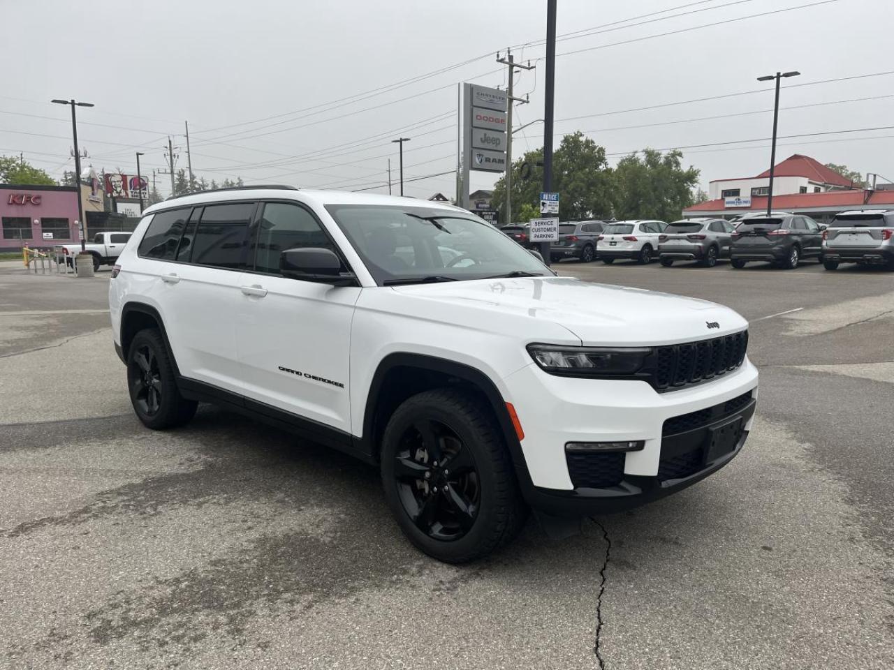 2023 Jeep Grand Cherokee L Limited 4x4 Photo