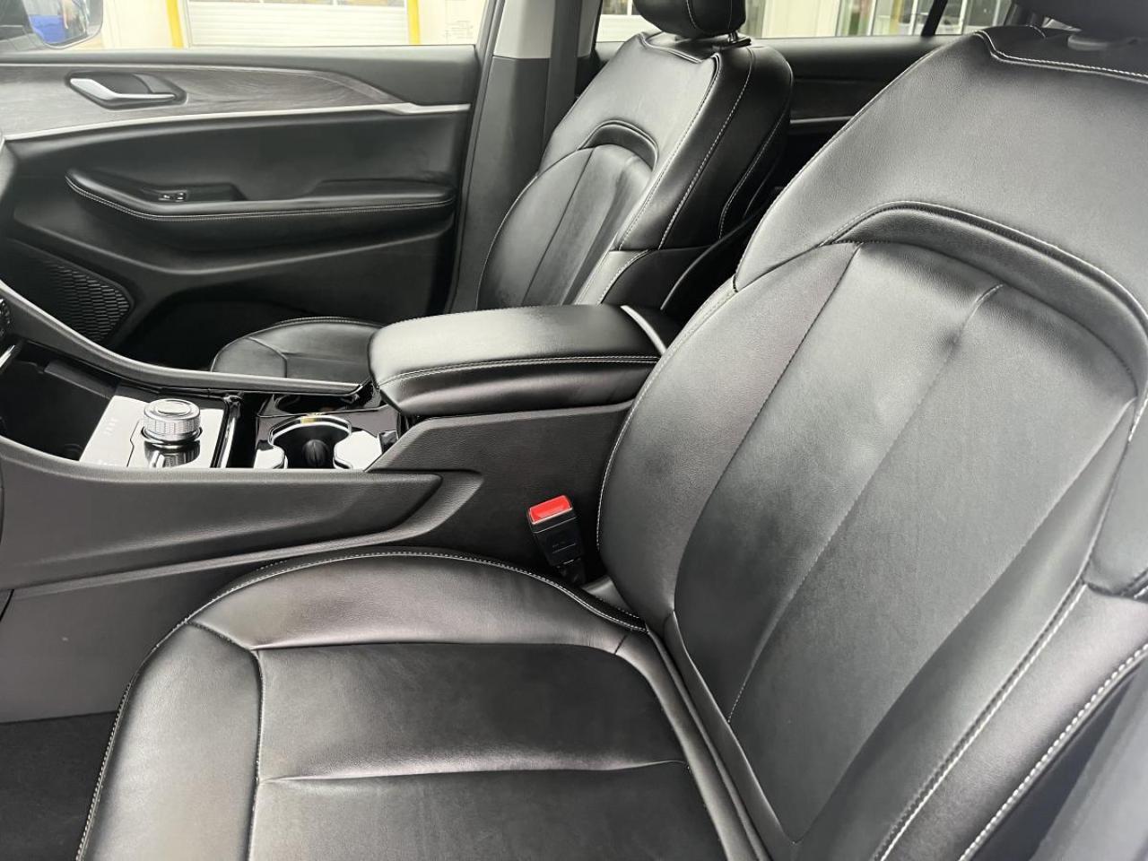 2023 Jeep Grand Cherokee L Limited 4x4 Photo