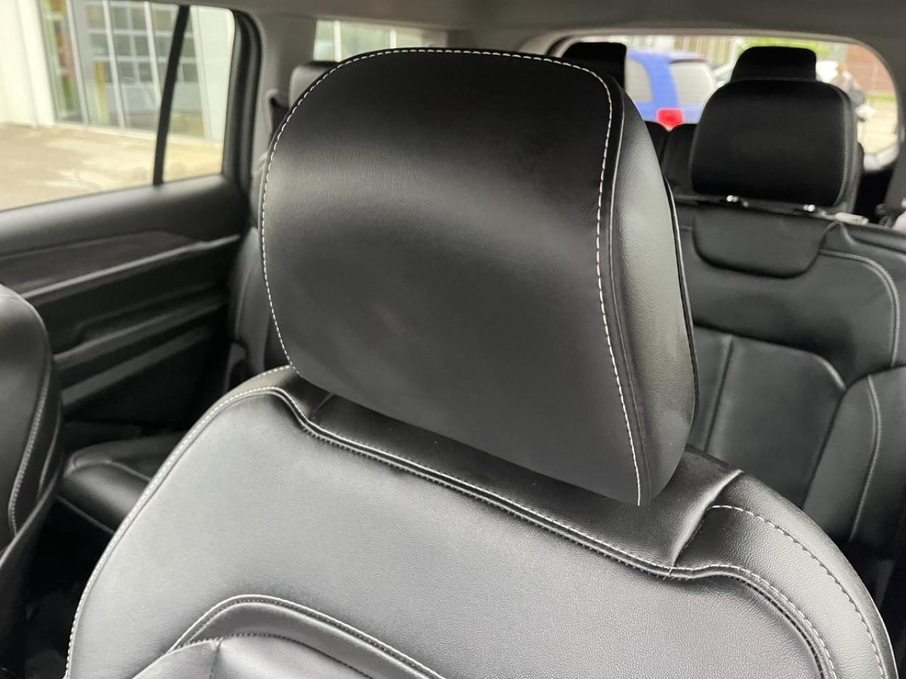 2023 Jeep Grand Cherokee L Limited 4x4 Photo