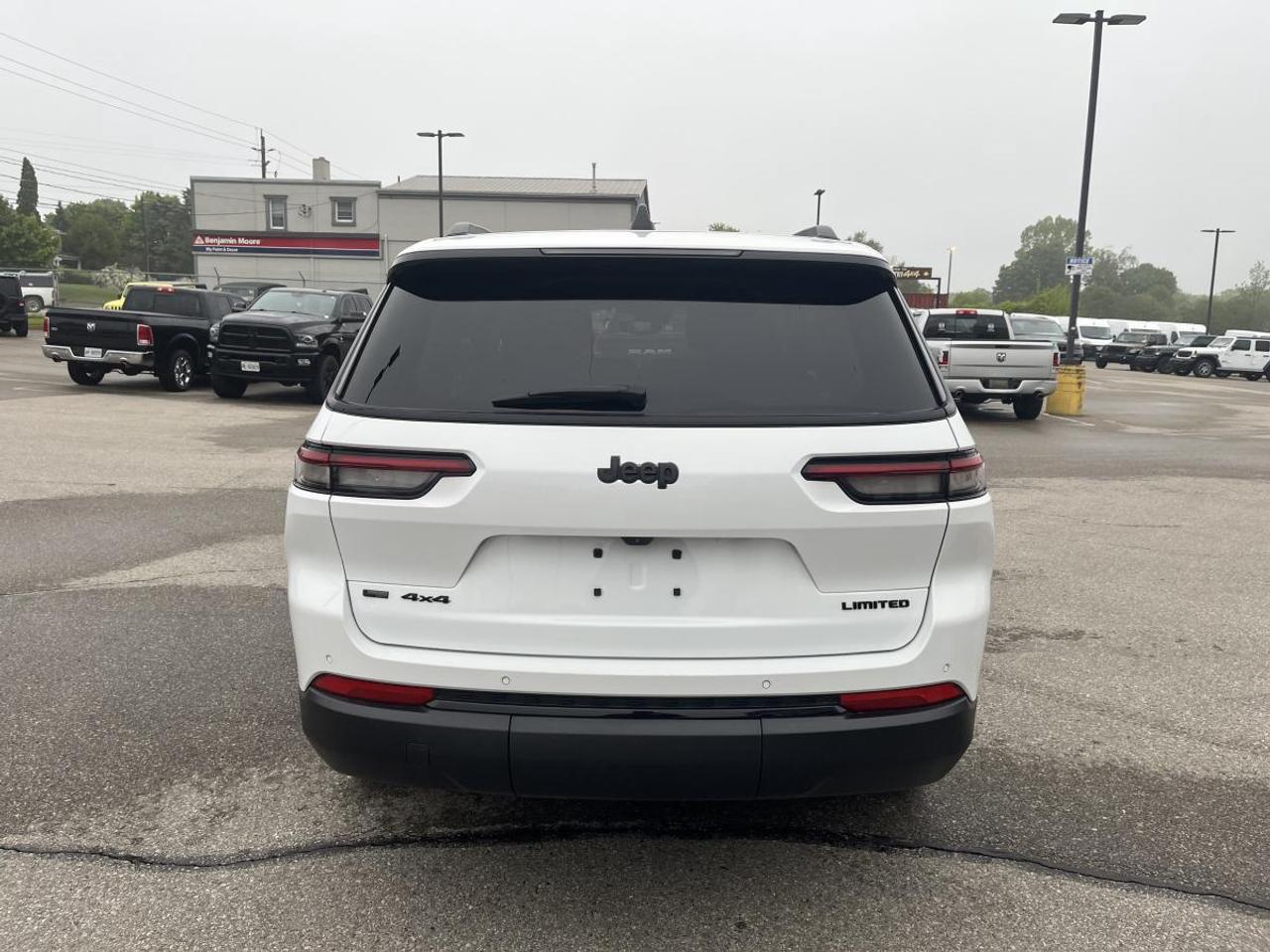 2023 Jeep Grand Cherokee L Limited 4x4 @ 3.99% for 60 mo Photo