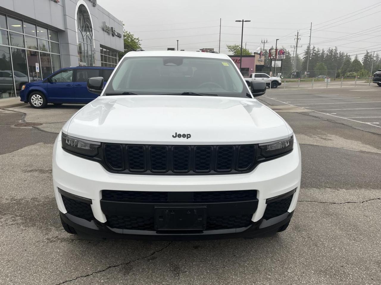 2023 Jeep Grand Cherokee L Limited 4x4 @ 3.99% for 60 mo Photo