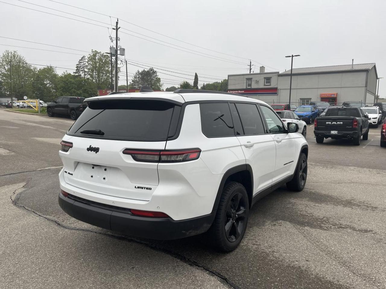 2023 Jeep Grand Cherokee L Limited 4x4 @ 3.99% for 60 mo Photo