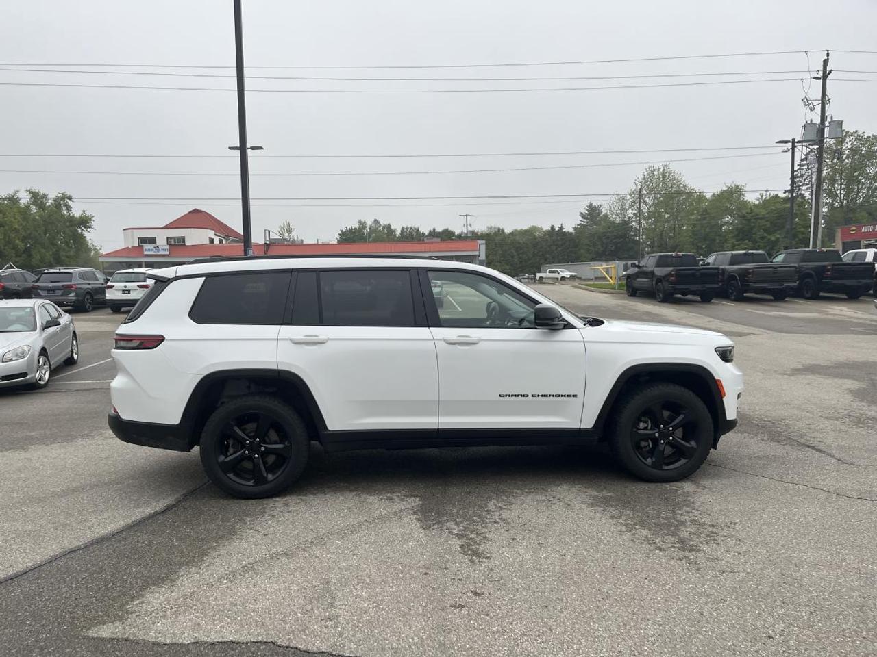 2023 Jeep Grand Cherokee L Limited 4x4 @ 3.99% for 60 mo Photo