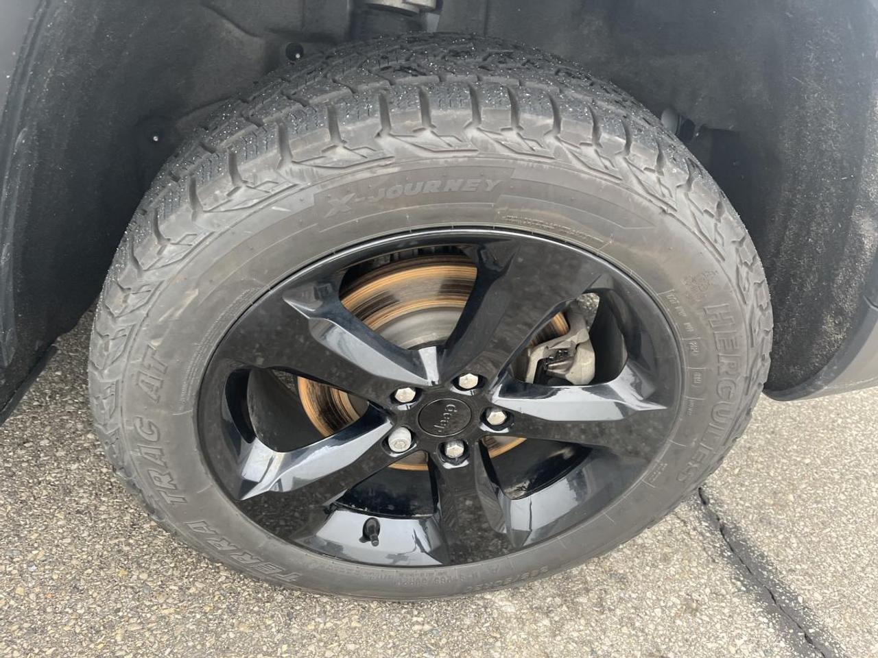 2023 Jeep Grand Cherokee L Limited 4x4 @ 3.99% for 60 mo Photo