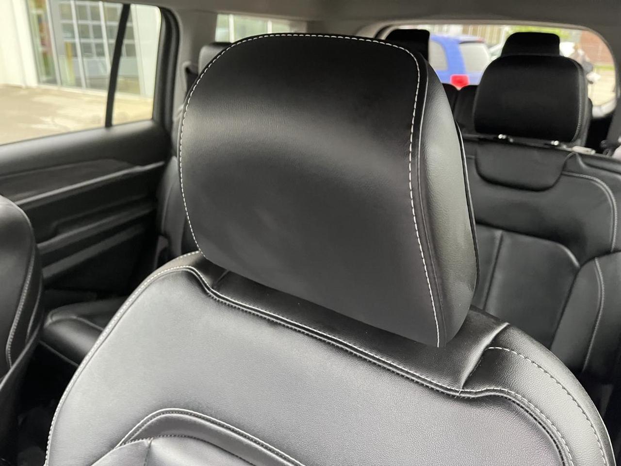 2023 Jeep Grand Cherokee L Limited 4x4 @ 3.99% for 60 mo Photo