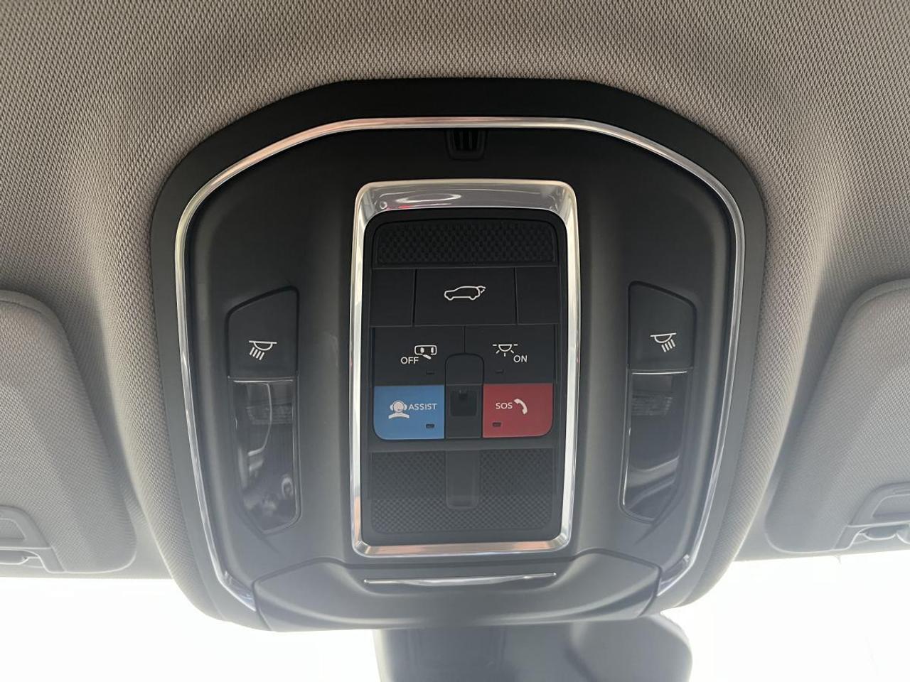 2023 Jeep Grand Cherokee L Limited 4x4 @ 3.99% for 60 mo Photo