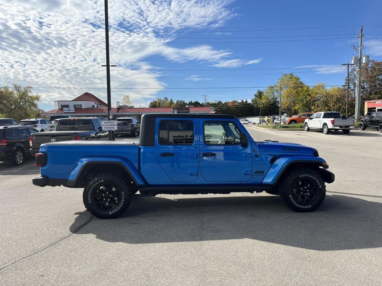 2021 Jeep Gladiator Willys 4x4 @ 3.99% for 60 mo Photo
