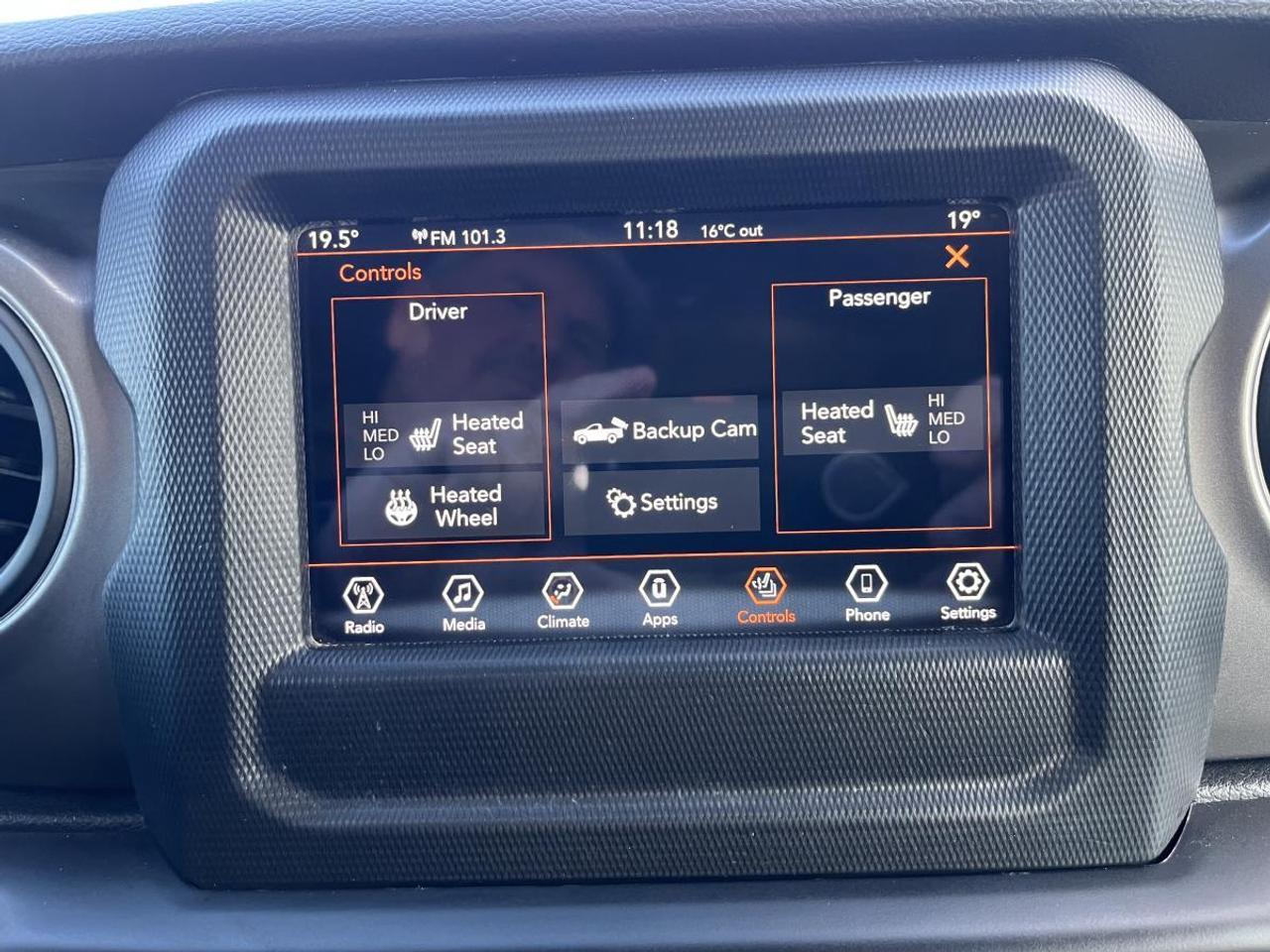 2021 Jeep Gladiator Willys 4x4 @ 3.99% for 60 mo Photo