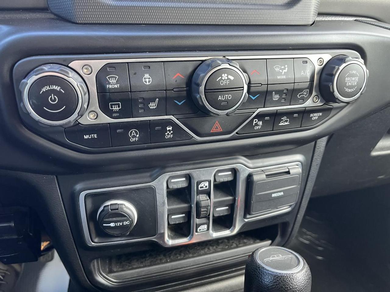 2021 Jeep Gladiator Willys 4x4 @ 3.99% for 60 mo Photo