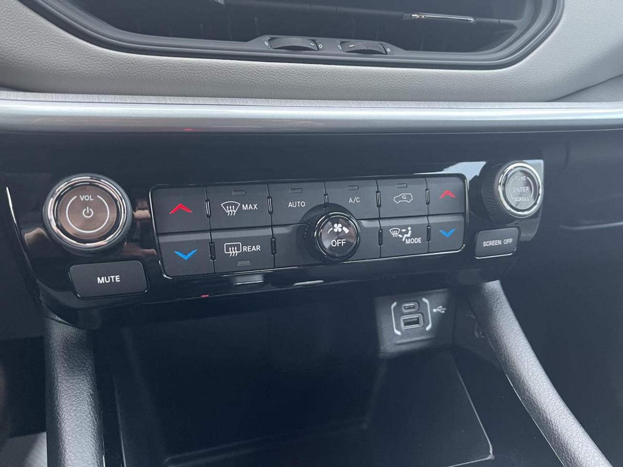 2024 Jeep Compass Limited 4x4 @ 3.99% for 60 mo Photo