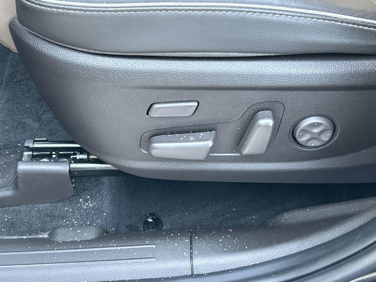 2022 Hyundai Santa Fe Hybrid Luxury Leather Panoramic Sunroof Digital Guages Photo