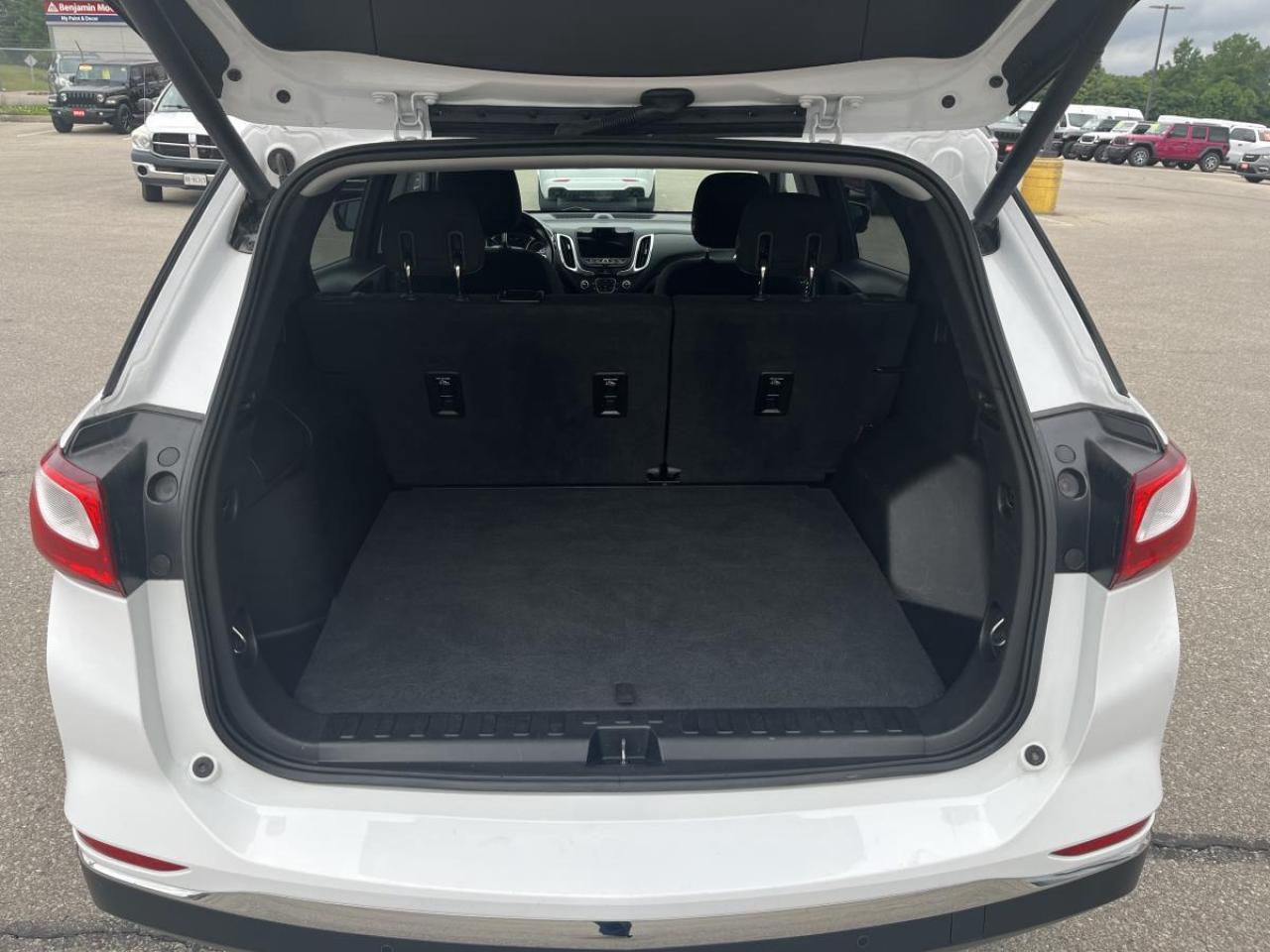 2019 Chevrolet Equinox AWD LT Photo