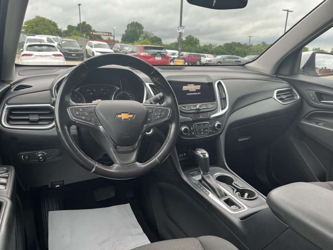 2019 Chevrolet Equinox AWD LT Photo