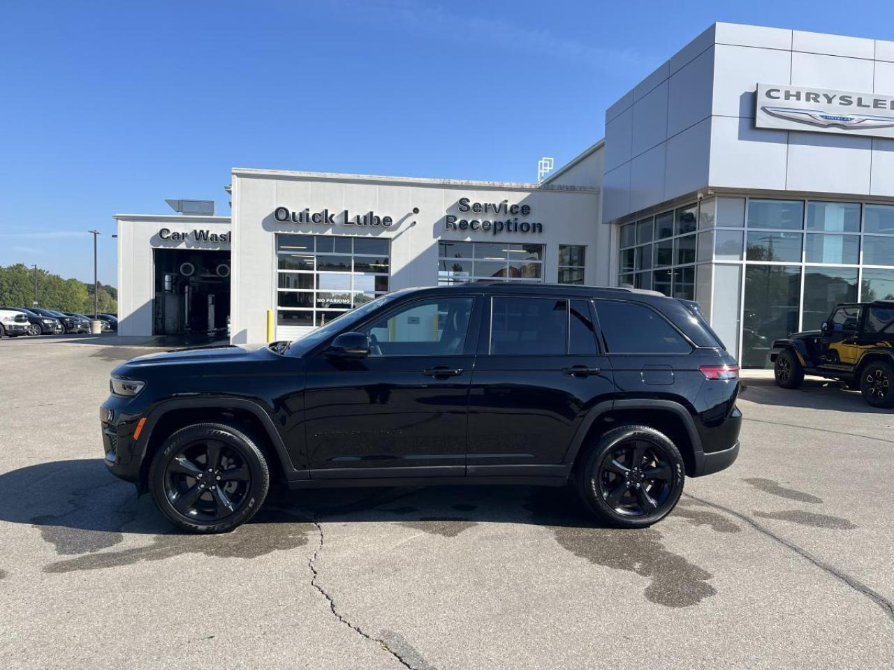 2024 Jeep Grand Cherokee ALTITUDE 4X4 Photo2