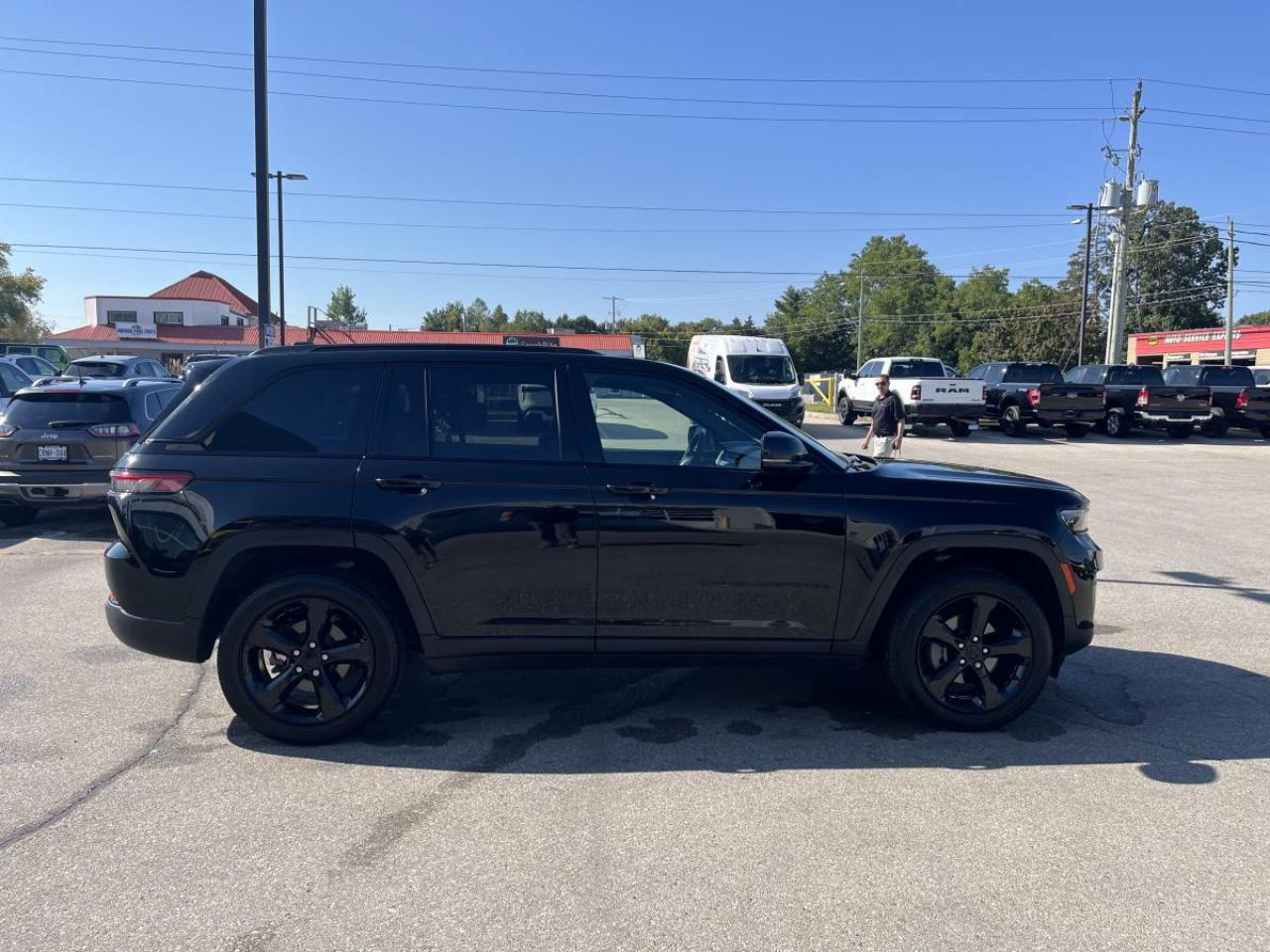 2024 Jeep Grand Cherokee ALTITUDE 4X4 Photo