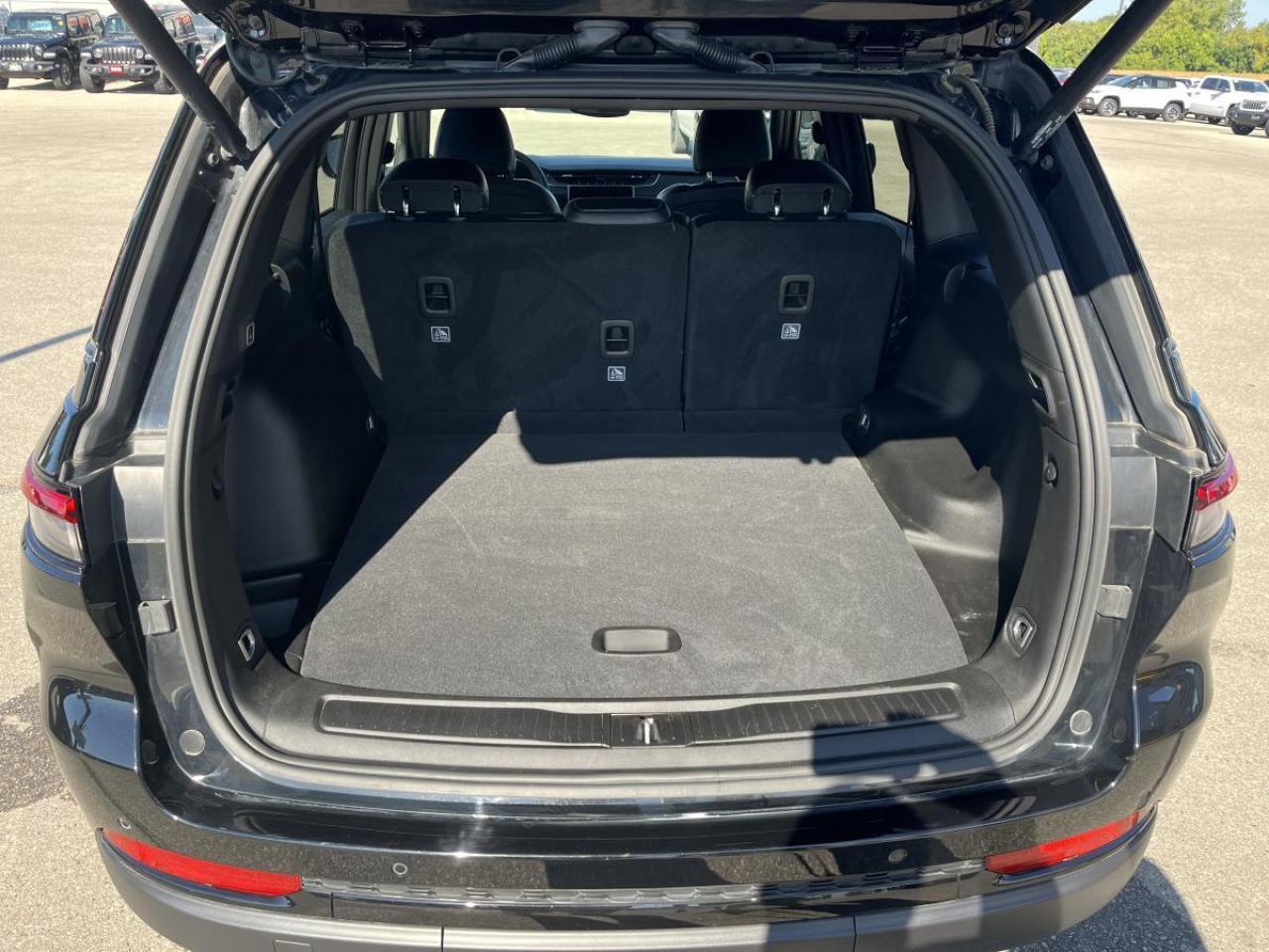 2024 Jeep Grand Cherokee ALTITUDE 4X4 Photo