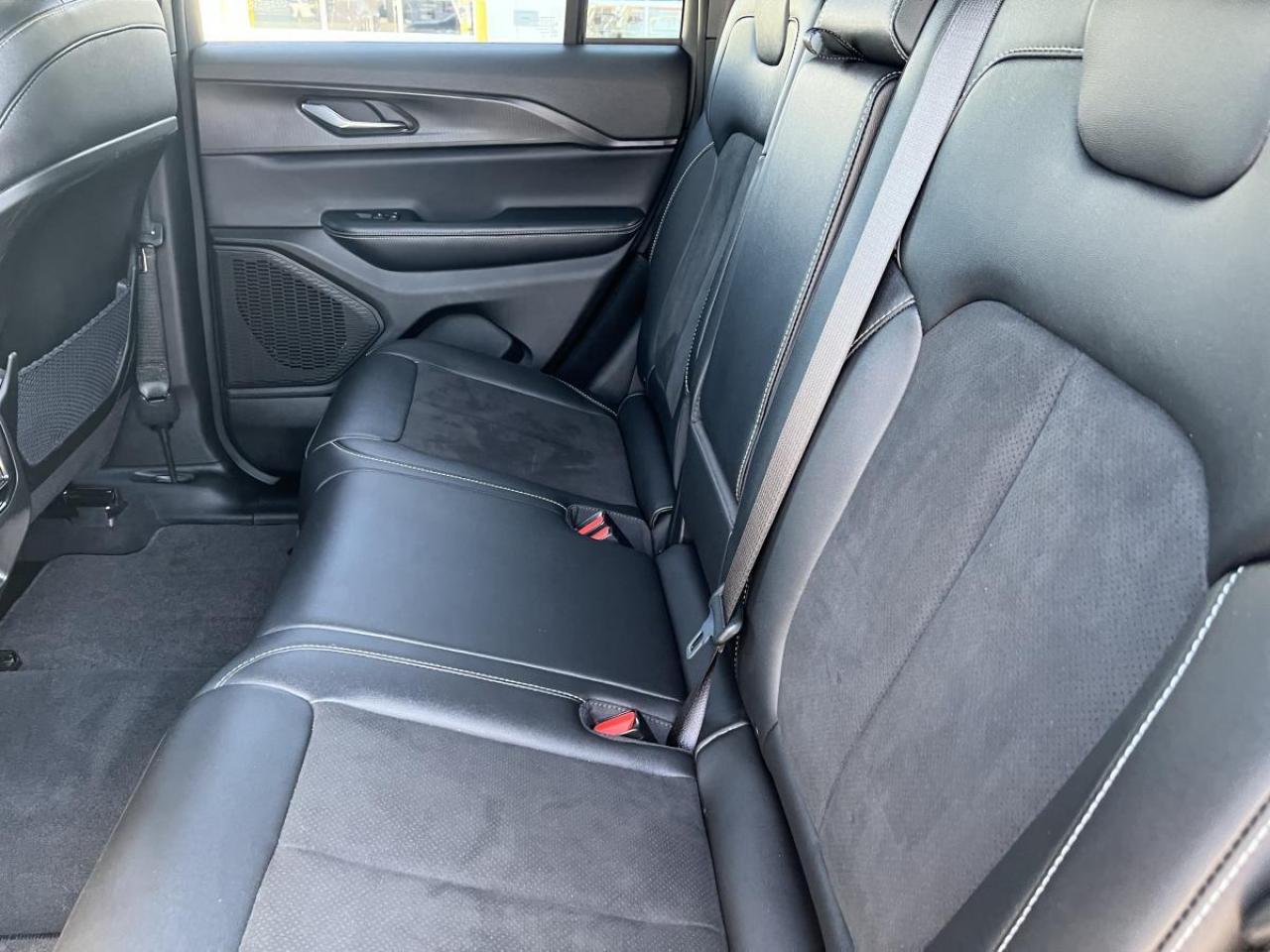 2024 Jeep Grand Cherokee ALTITUDE 4X4 Photo