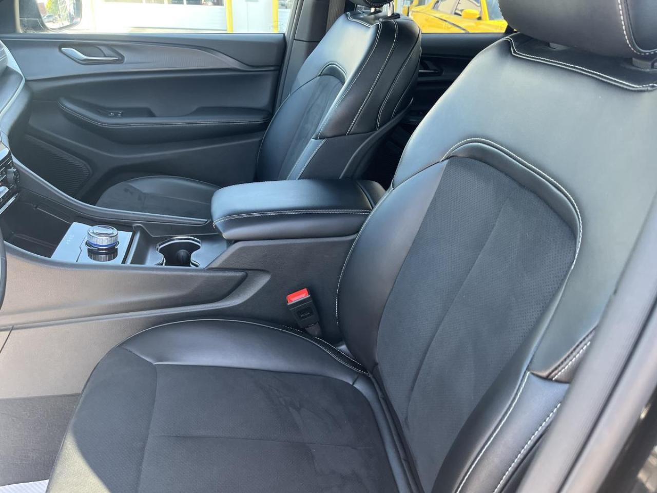 2024 Jeep Grand Cherokee ALTITUDE 4X4 Photo