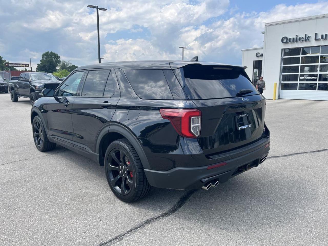 2021 Ford Explorer ST 4WD Photo3