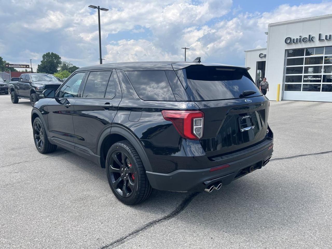 2021 Ford Explorer ST 4WD Photo3
