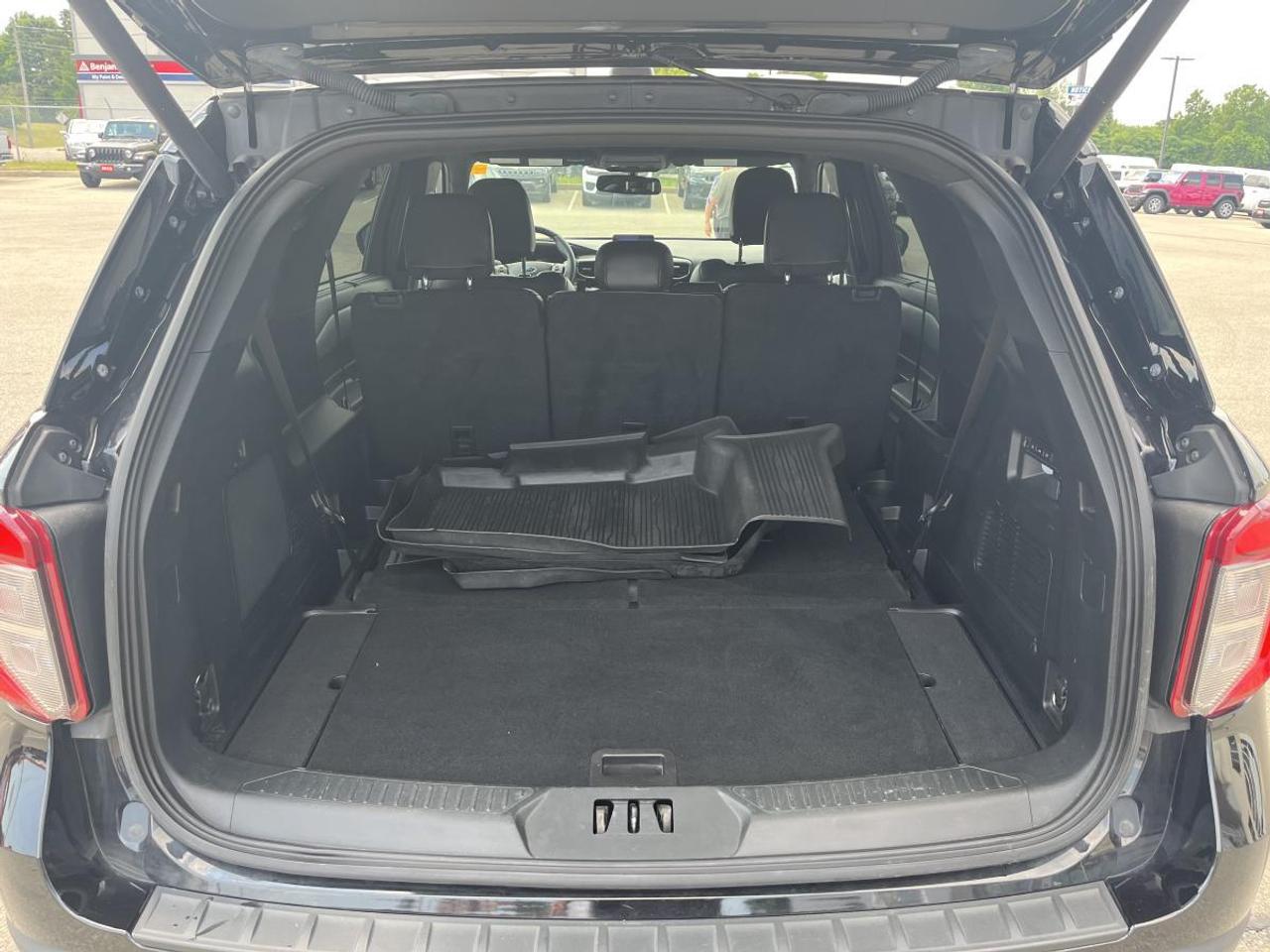 2021 Ford Explorer ST 4WD Photo