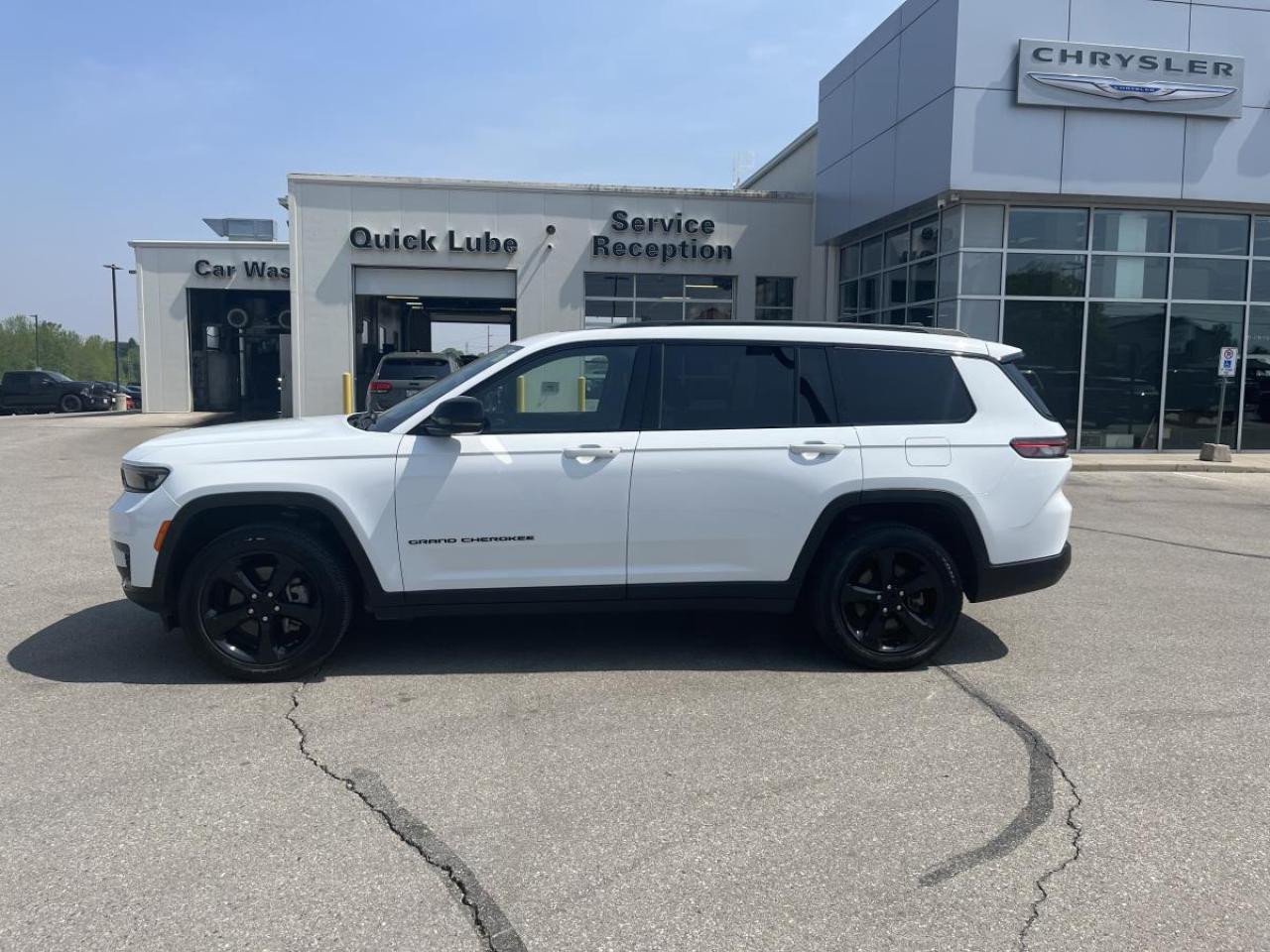 2024 Jeep Grand Cherokee L ALTITUDE 4X4 Photo2