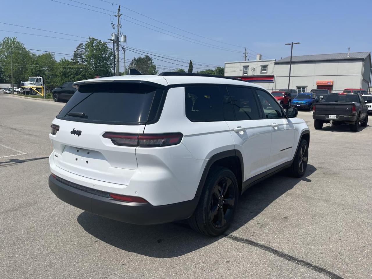 2024 Jeep Grand Cherokee L ALTITUDE 4X4 Photo