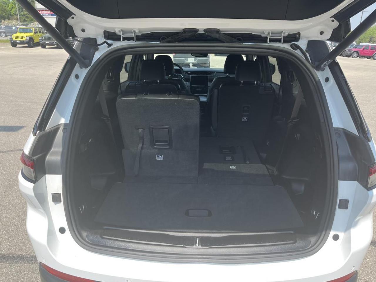 2024 Jeep Grand Cherokee L ALTITUDE 4X4 Photo